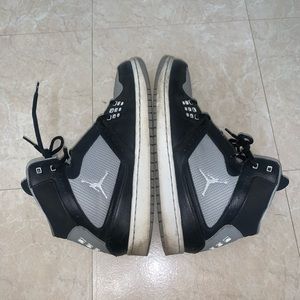 USED men’s michael Jordan high top sneakers